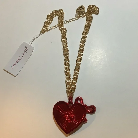 Betsey Johnson Love Spell Heart Chocolate Box Necklace New - Picture 5 of 5